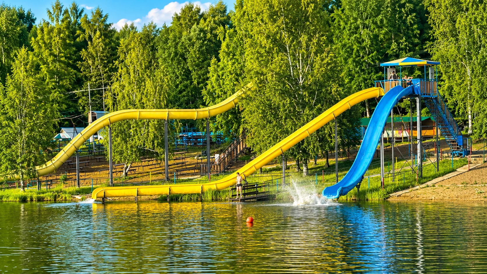 Пляж Лукоморья с водными горками